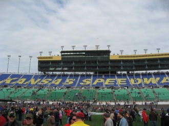 2013 kansas 400 nascar race packages and tours (3)